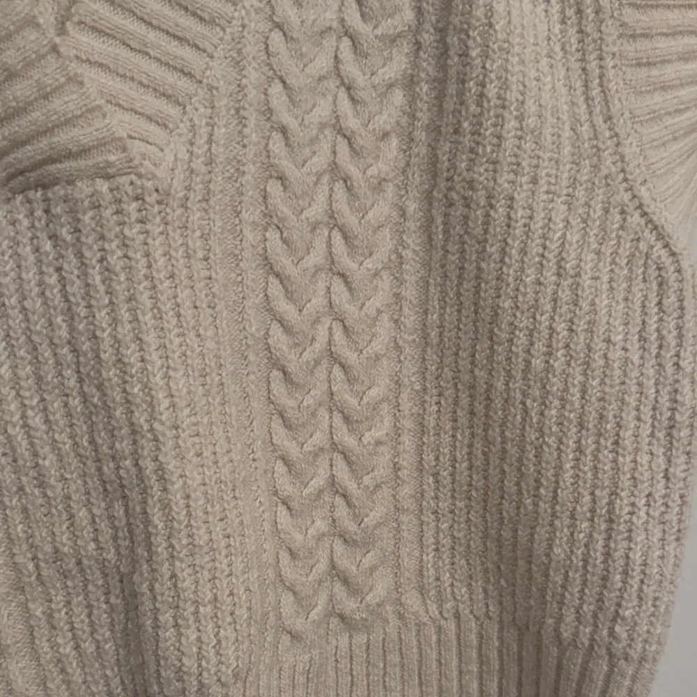 Universal Thread Women's V-Neck Sweater Vest Cream size L